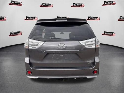 2020 Toyota Sienna SE