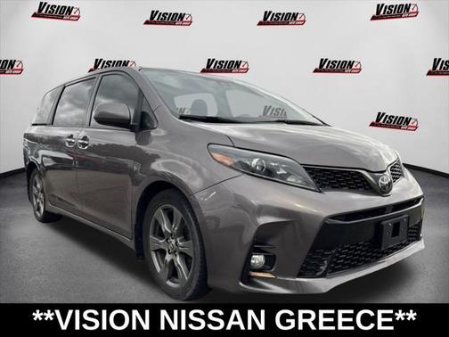 2020 Toyota Sienna SE
