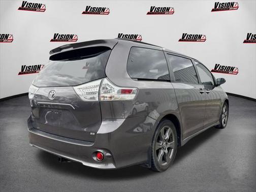 2020 Toyota Sienna SE