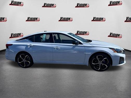 2025 Nissan Altima SR FWD