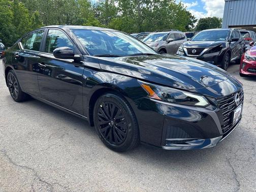 Super Black Clearcoat 2026 Nissan Altima 2.5 SV