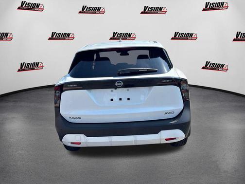 2025 Nissan Kicks SV