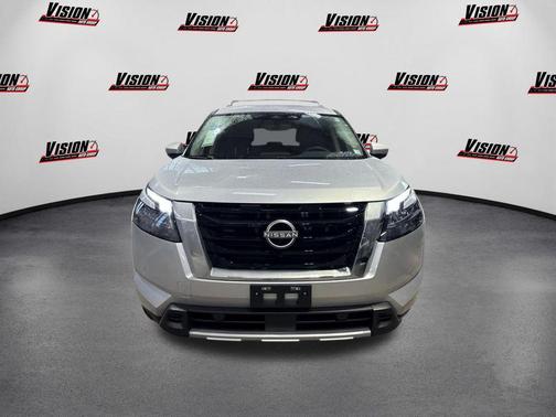 2025 Nissan Pathfinder SL 4WD