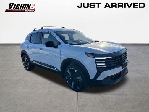 Aspen White Tricoat 2026 Nissan Kicks SR