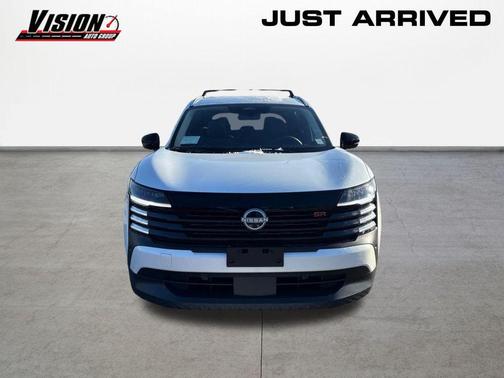 Aspen White Tricoat 2026 Nissan Kicks SR