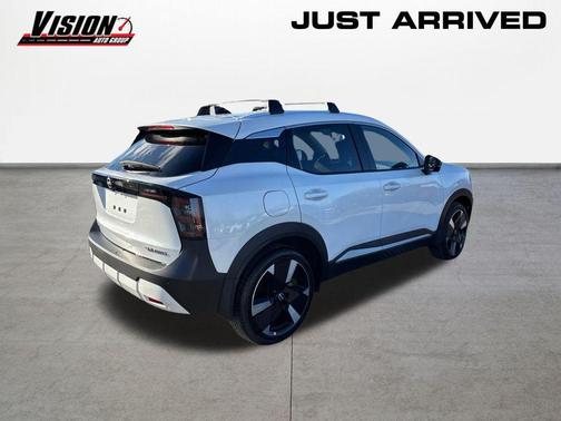 Aspen White Tricoat 2026 Nissan Kicks SR