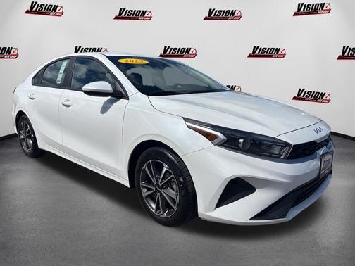 Snow White Pearl 2023 Kia Forte LXS