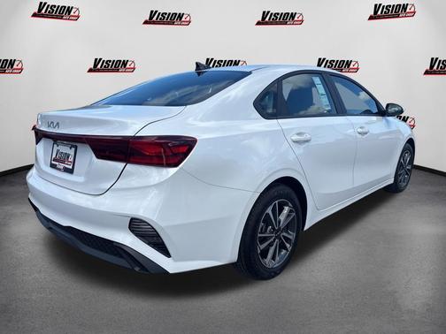 Snow White Pearl 2023 Kia Forte LXS