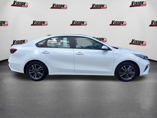Snow White Pearl 2023 Kia Forte LXS
