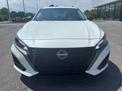 Pearl White Tricoat 2026 Nissan Altima 2.5 SV