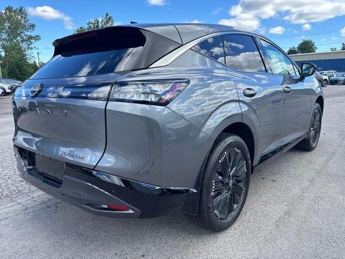 Gun Metallic 2026 Nissan Murano Platinum