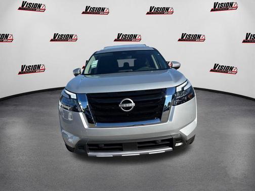 2025 Nissan Pathfinder SL 4WD