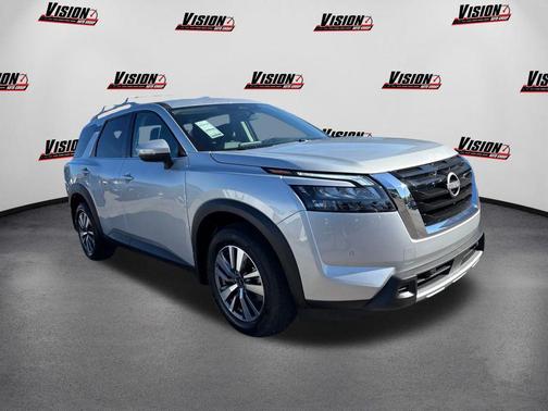 2025 Nissan Pathfinder SL 4WD