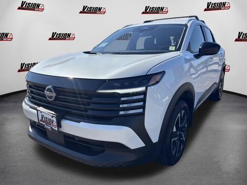 Aspen White Tricoat 2026 Nissan Kicks SV