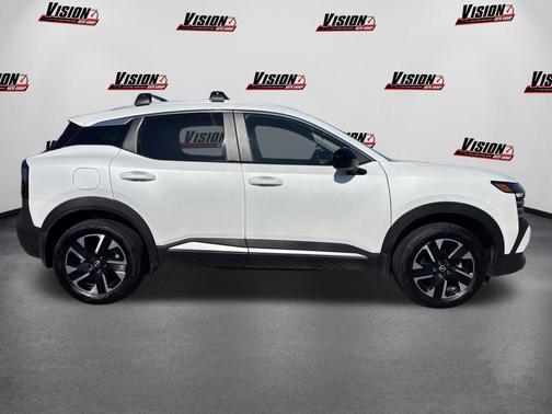 Aspen White Tricoat 2026 Nissan Kicks SV