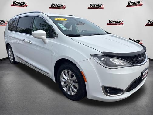 Bright White Clearcoat 2018 Chrysler Pacifica Touring-L