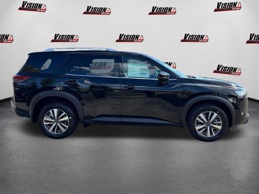 2025 Nissan Pathfinder SL 4WD