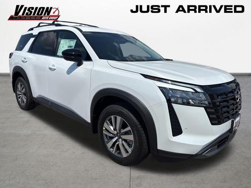 Everest White Pearl Tricoat 2026 Nissan Pathfinder SL