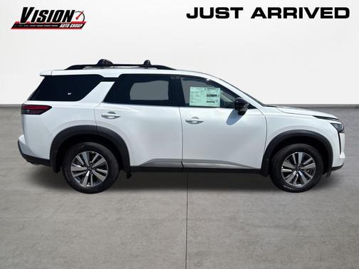 Everest White Pearl Tricoat 2026 Nissan Pathfinder SL