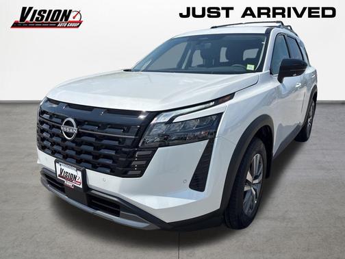 Everest White Pearl Tricoat 2026 Nissan Pathfinder SL