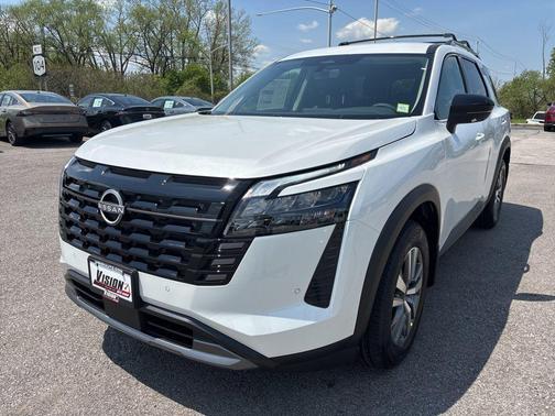 Everest White Pearl Tricoat 2026 Nissan Pathfinder SL