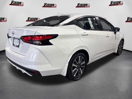 Aspen White Tricoat 2025 Nissan Versa 1.6 SV