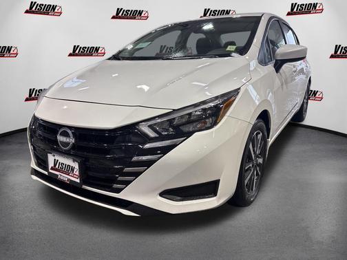 Aspen White Tricoat 2025 Nissan Versa 1.6 SV