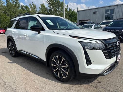 Everest White Pearl Tricoat 2026 Nissan Pathfinder Platinum