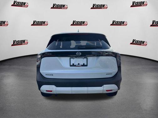 2025 Nissan Kicks SV