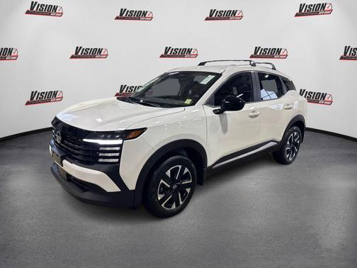 Aspen White Tricoat 2026 Nissan Kicks SV