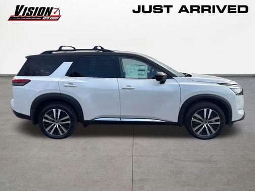 2025 Nissan Pathfinder Platinum 4WD