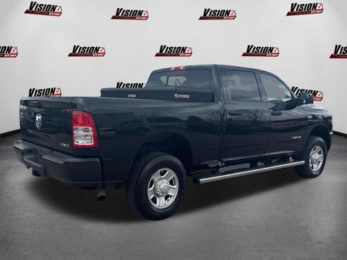 2022 RAM 2500 Tradesman Crew Cab 4x4 6'4' Box