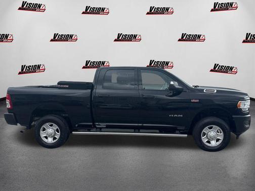2022 RAM 2500 Tradesman Crew Cab 4x4 6'4' Box