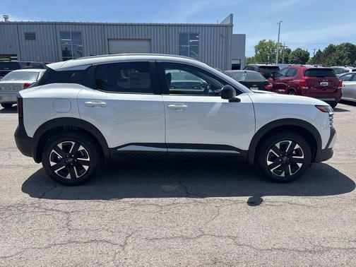 Aspen White Tricoat 2026 Nissan Kicks SV