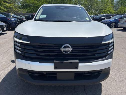 Aspen White Tricoat 2026 Nissan Kicks SV