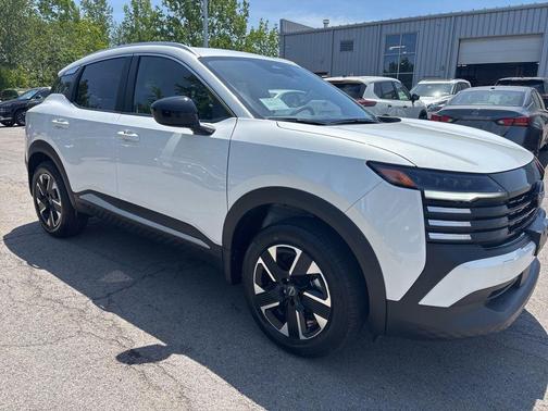 Aspen White Tricoat 2026 Nissan Kicks SV