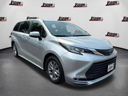 2022 Toyota Sienna XLE