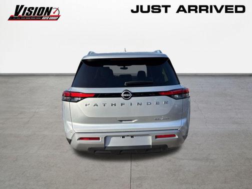 2025 Nissan Pathfinder SL 4WD