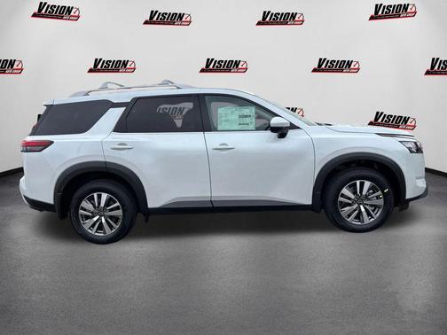 2025 Nissan Pathfinder SL 4WD