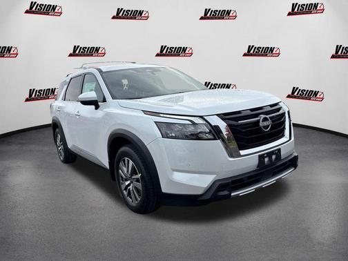 2025 Nissan Pathfinder SL 4WD