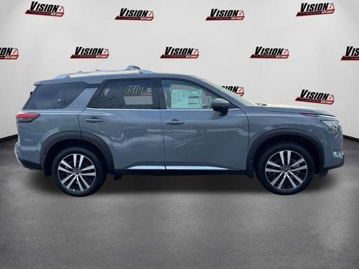 2025 Nissan Pathfinder Platinum 4WD