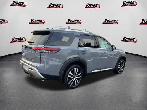 2025 Nissan Pathfinder Platinum 4WD
