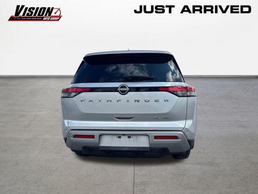 2024 Nissan Pathfinder SL 4WD