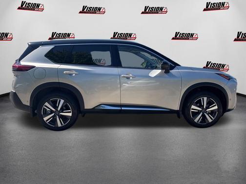 Champagne Silver Metallic/Super Black 2023 Nissan Rogue SL