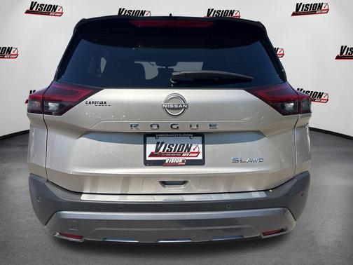 Champagne Silver Metallic/Super Black 2023 Nissan Rogue SL