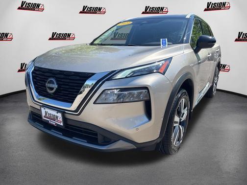 Champagne Silver Metallic/Super Black 2023 Nissan Rogue SL