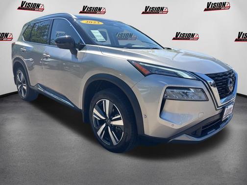 Champagne Silver Metallic/Super Black 2023 Nissan Rogue SL