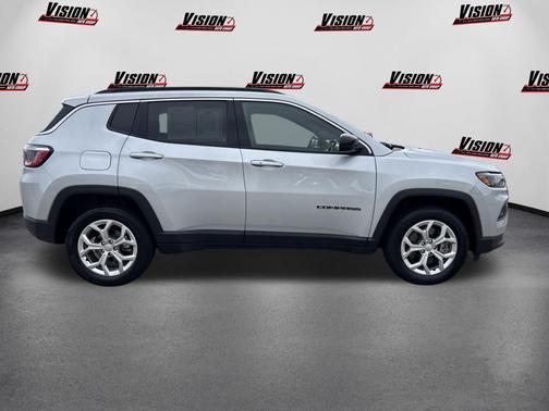 Silver Zynith Metallic Clearcoat 2024 Jeep Compass Latitude