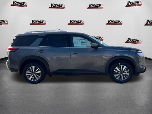 2025 Nissan Pathfinder SL 4WD