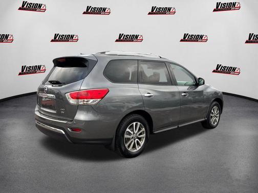 2016 Nissan Pathfinder SV